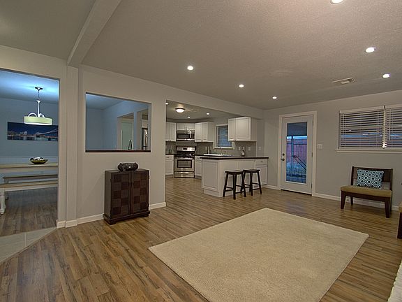 4th image of 700 Skylark Dr