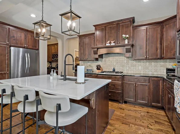 16899 E Lake Dr, Lakeville, MN 55044