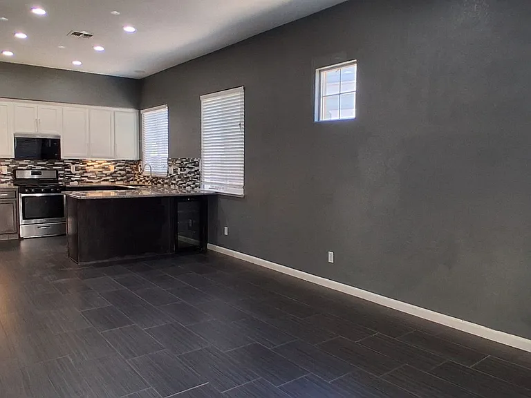 562 Ranger St — Photo 14