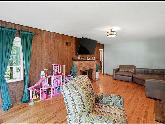 3rd image of 1443 Ogden Ave