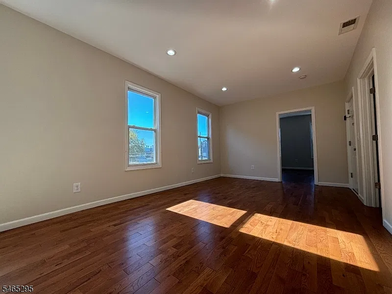 3 bed, 1.0 bath, $2,250 — Photo 4