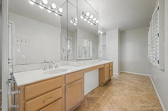 965 E Lamplighter Ln — Photo 11