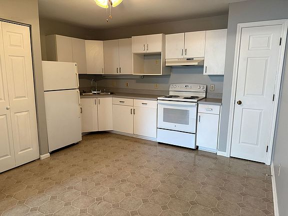 2nd image of 115 Sable Ave #I
