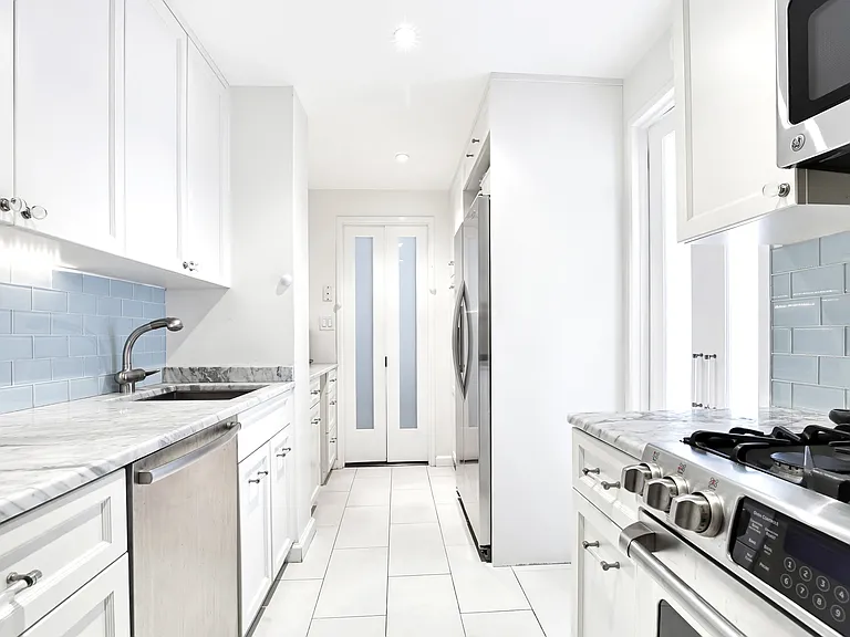 303 E 57th St #25F — Photo 8