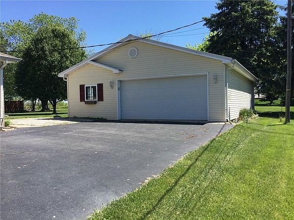 30x40 Detached garage can fit 6 vehicles