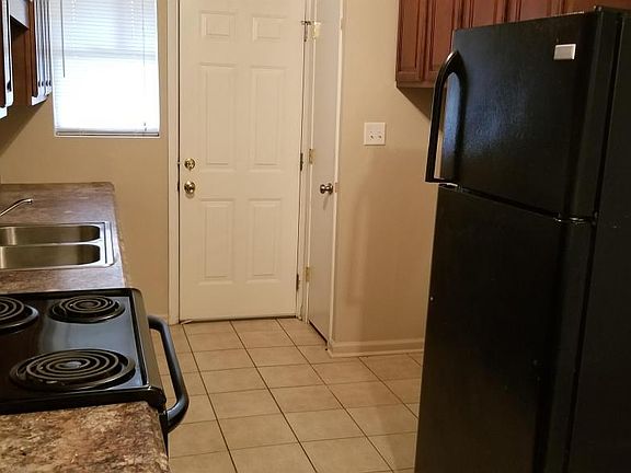 5th image of 310 N Oak St