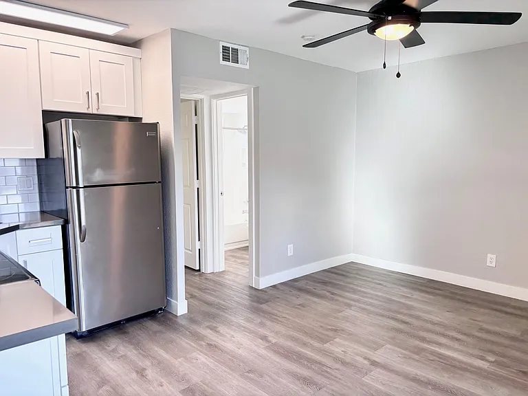 402 N 10th St #13 — Photo 12
