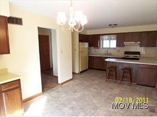 3rd image of 85 Valley Dr