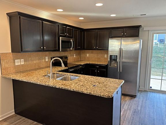 4th image of 336 Sam Houston Cir
