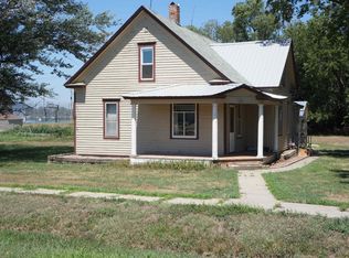 109 E 7th St, Wynot, NE 68792