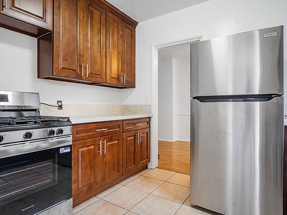 5th image of 1443 Rock Glen Ave #14