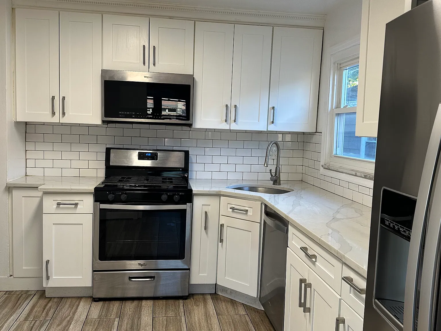3 bed, 1200 sqft, $2,300 — Photo 3