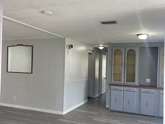 3rd image of 1712 Orange Ln