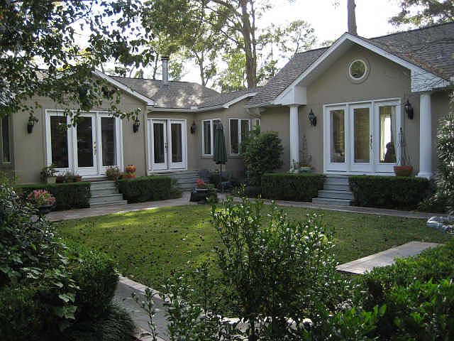 2nd image of 814 W 41st St