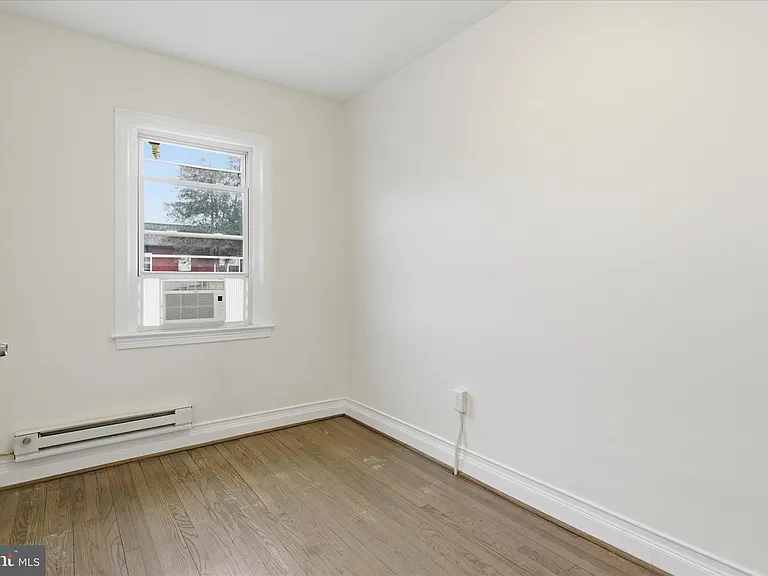 221 20th St NE #3 — Photo 15