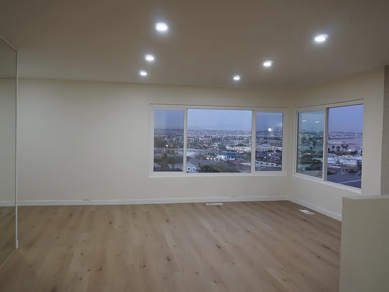 954 Harbor View Dr — Photo 3