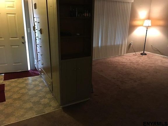 5th image of 378 Queensbury Ave
