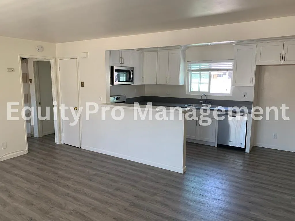 Building Photo - 7243 Pickering Ave #D