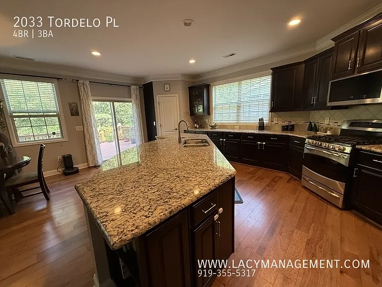 2033 Tordelo Pl — Photo 8