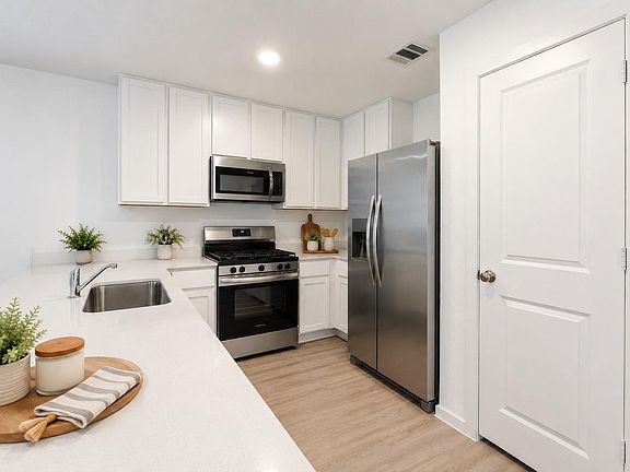 4th image of 21341 Carosella Dr
