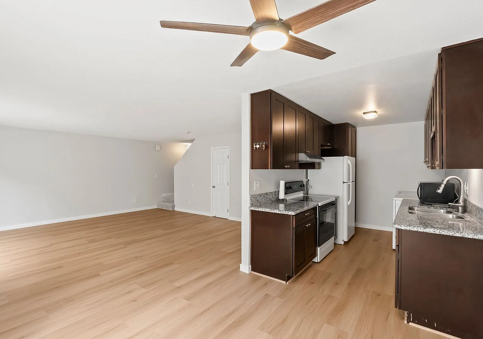 Beautifully Updated 3BR Townhome in Paradise Hills with Solar, EV Charger & A/C — Photo 3