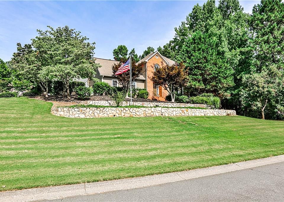 1st image of 880 Woodvalley Dr