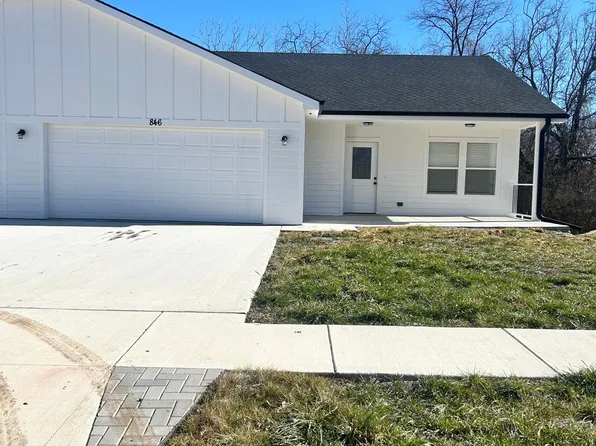 846 SE Hackberry Dr, Topeka, KS 66607