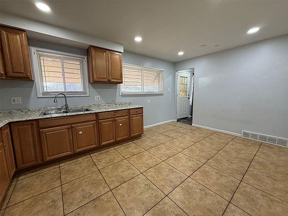 5th image of 8064 Whitefield St
