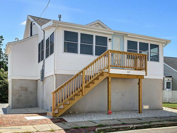 3rd image of 309 Sunset Dr N