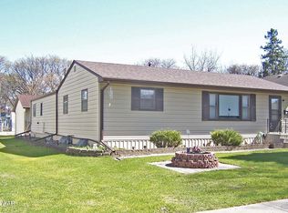719 Cottonwood St, Grand Forks, ND 58201