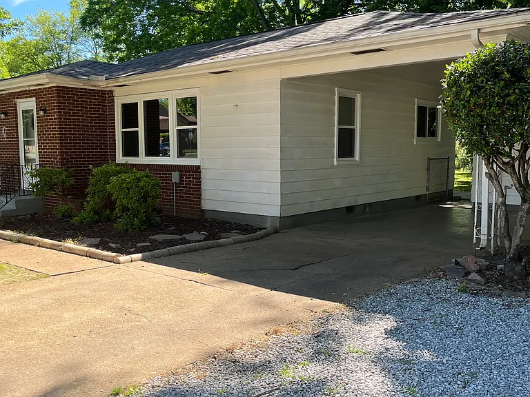 1607 Somerville Rd SE — Photo 3