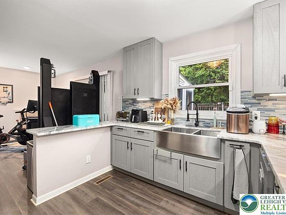 5th image of 3789 Redwood Ct