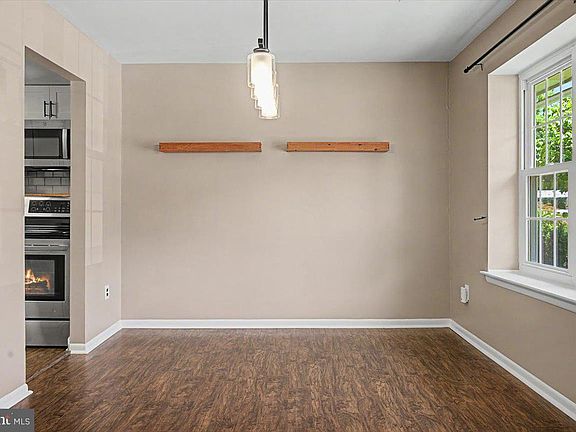 4th image of 3212 Crystal Ct