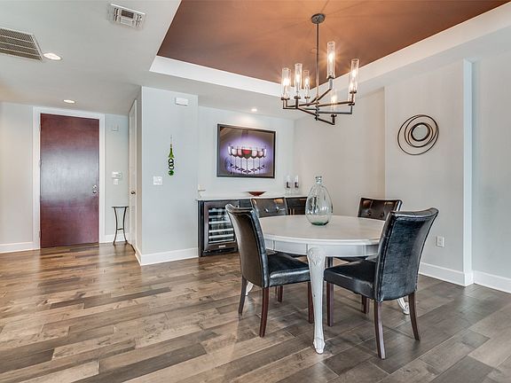 2nd image of 1505 Elm St APT 1504