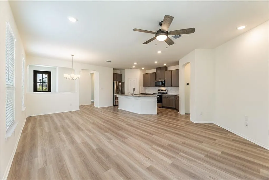3 bed, 2.0 bath, 1753 sqft, $1,795 — Photo 4