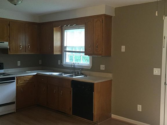 5th image of 915 Merritt Lewis Ln