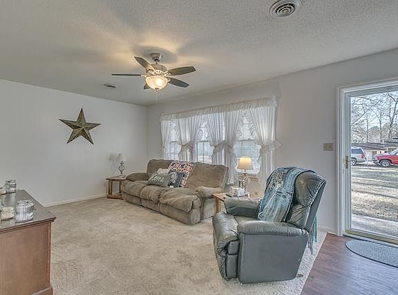 4th image of 413 Stillwood Dr