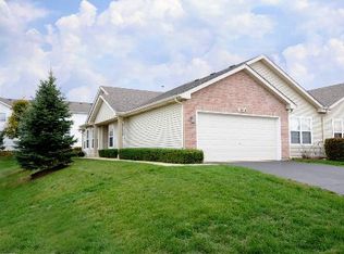 31 Rolling Oaks Rd, Sugar Grove, IL 60554