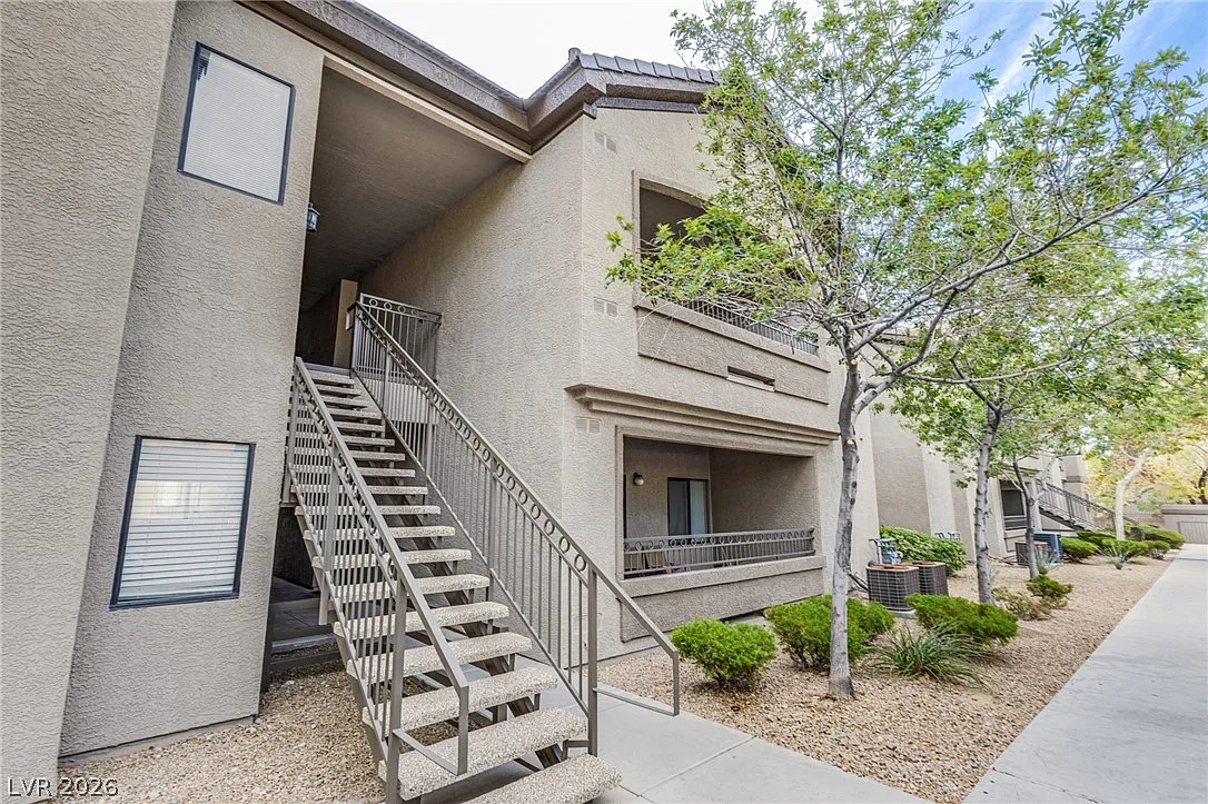 2 bed, 2.0 bath, 1094 sqft, $1,350 — Photo 1