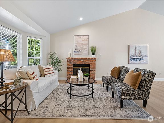 4th image of 21614 95th Avenue Ct E