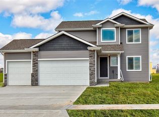 645 Gray Ave, Waukee, IA 50263