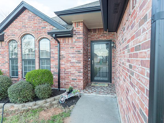 3rd image of 510 Horseshoe Ln