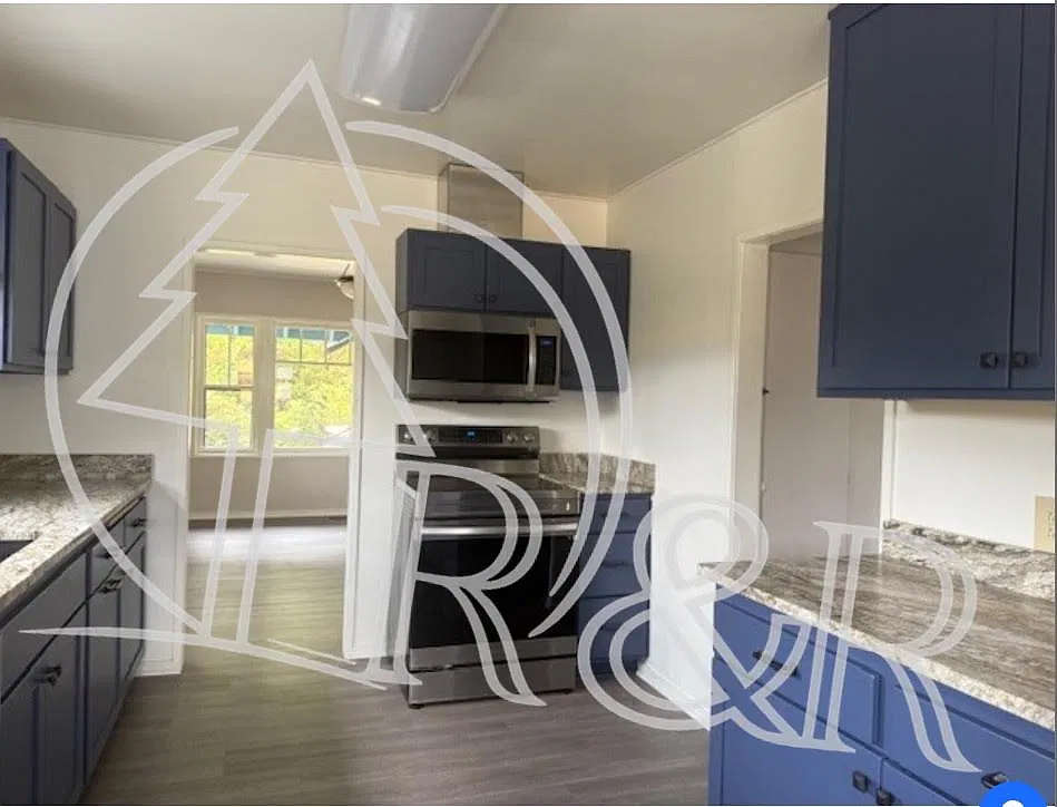 3 bed, 1985 sqft, $2,295 — Photo 4