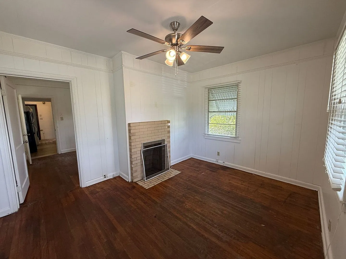 Pensacola - 3 bedroom, 1 bathroom - Old Style Shotgun Home with Original Charm — Photo 3