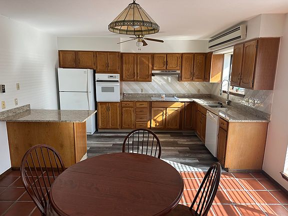 3rd image of 744 Terrace Dr