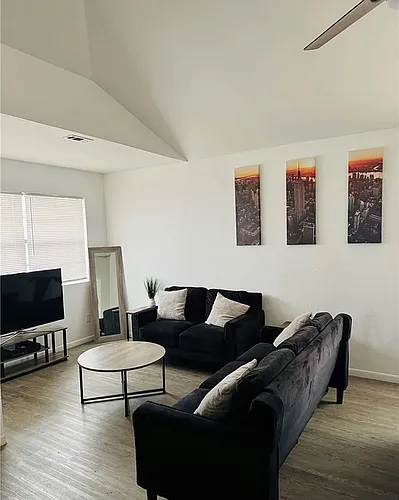 3103 Honeysuckle Cir #B Photo 1