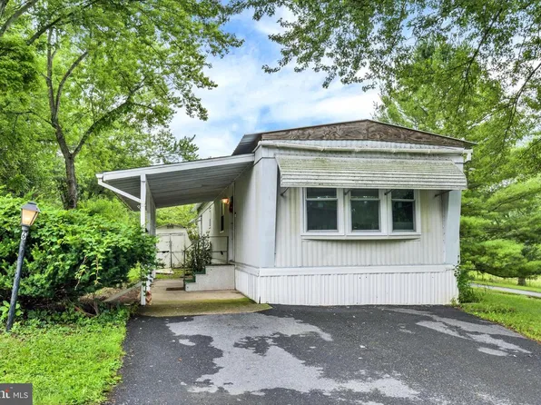 6 Buttonwood Ln, Carlisle, PA 17015