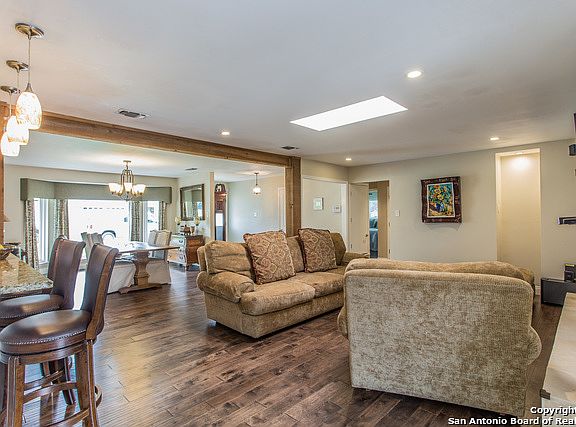 3rd image of 137 Cynthia Dr