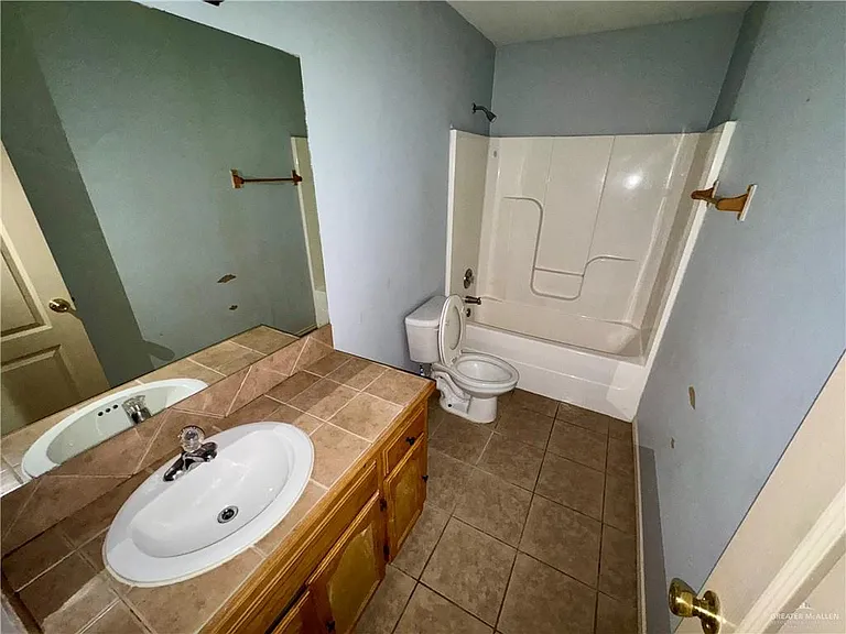 2100 Aruba Dr #1 — Photo 7