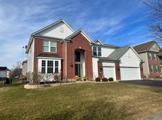 215 Bennett Ct N, Oswego, IL